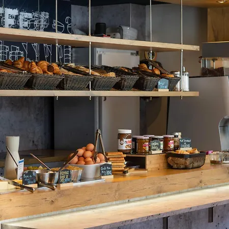 Отель Ibis Budget Селеста